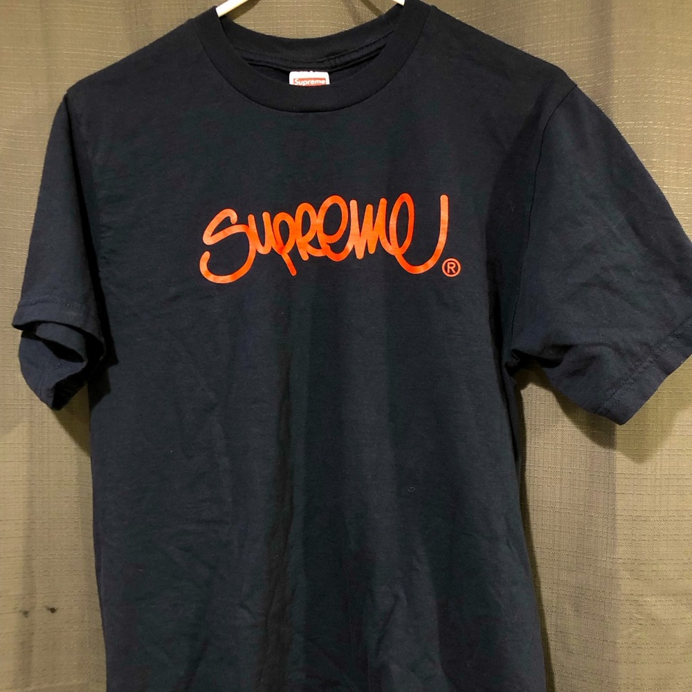 Navy Supreme T-shirt with red decal size Small